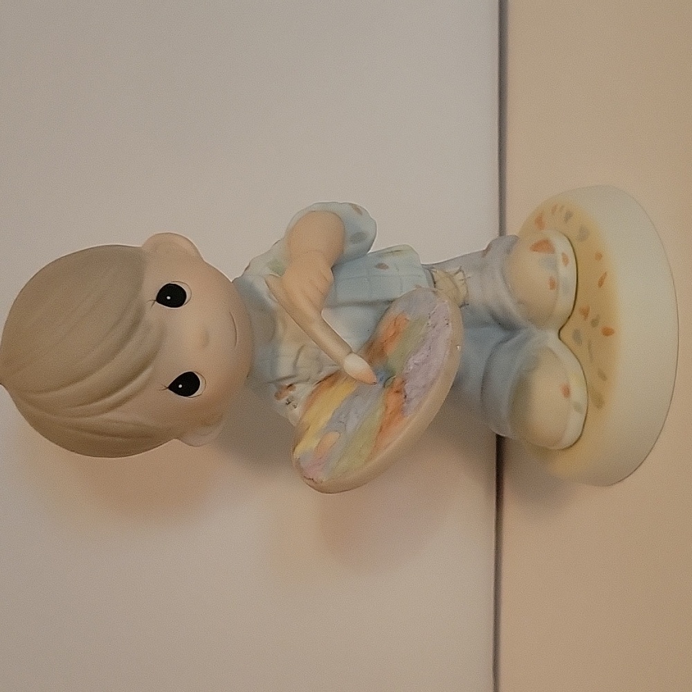 Precious Moments figurine "You Color Our World With Loving, Caring and Sharing".